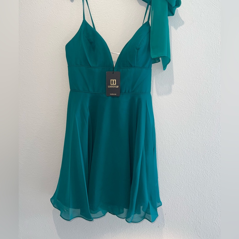 LUCCI LU Emerald  green formal/prom mini dress
PTP 17, waist 15 Length 34 - Picture 2 of 4